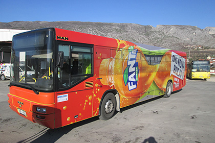 Image displaying bus advertising